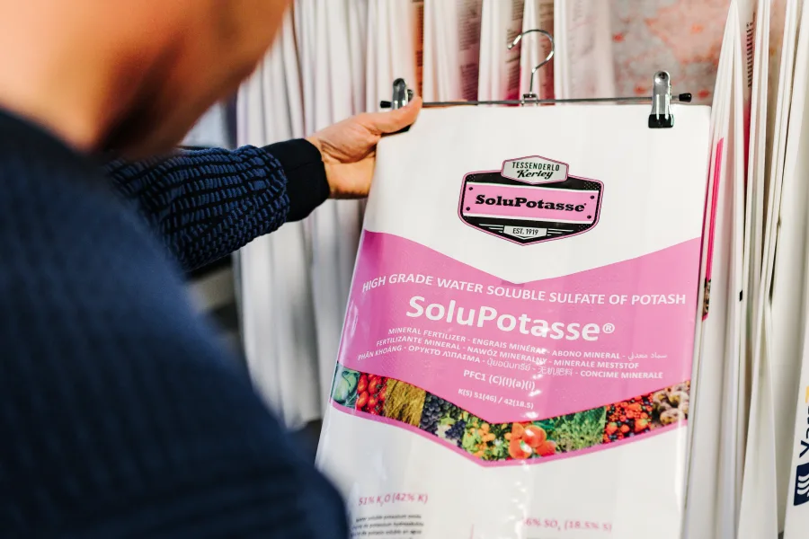SoluPotasse®, High Grade Water Soluble Sulfate of Potash, the pink 25 kg bag (label shows 51.5% K2O / 42.7% K and 47% SO3 / 18.7% S)